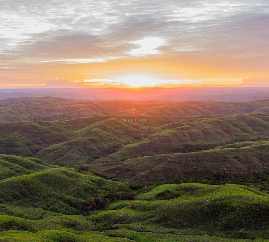 MYZE HOTEL WAINGAPU LUNCURKAN PAKET MENGINAP "STAY & EXPLORE - EAST SUMBA EDITION