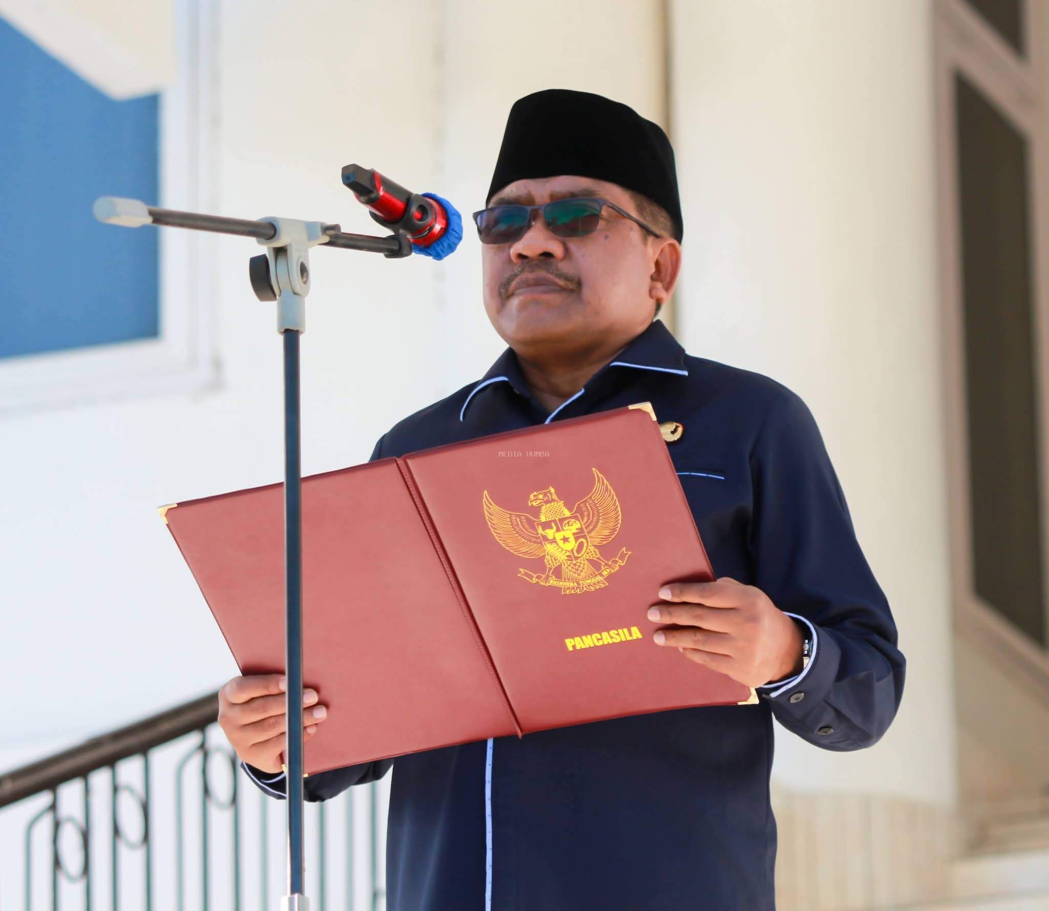 Pimpin Upacara Peringatan Hardiknas 2026, Bupati Umbu Lili Tegaskan Pendidikan Sebagai Pilar Membangun Peradaban Bangsa