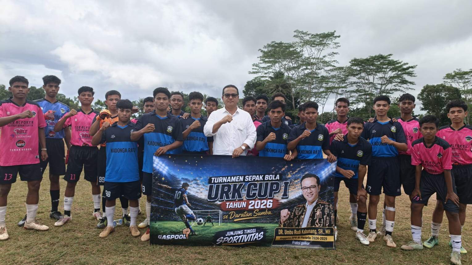 Turnamen Sepak bola URK Cup I Sedaratan Sumba Resmi Dimulai: DPR-RI Umbu Rudi Kabunang Berkomitmen Membangun Prestasi Sepakbola Daerah