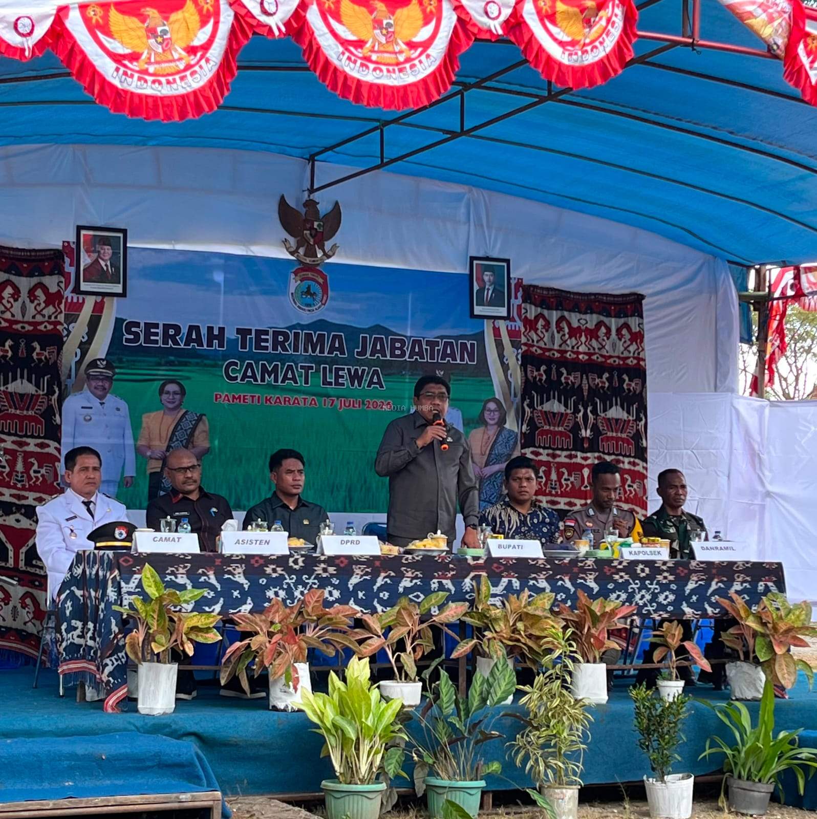 Hadiri Sertijab Camat Lewa, Bupati Umbu Lili Ingatkan Untuk Tingkatkan Kinerja Dan Pelayanan Kepada Masyarakat