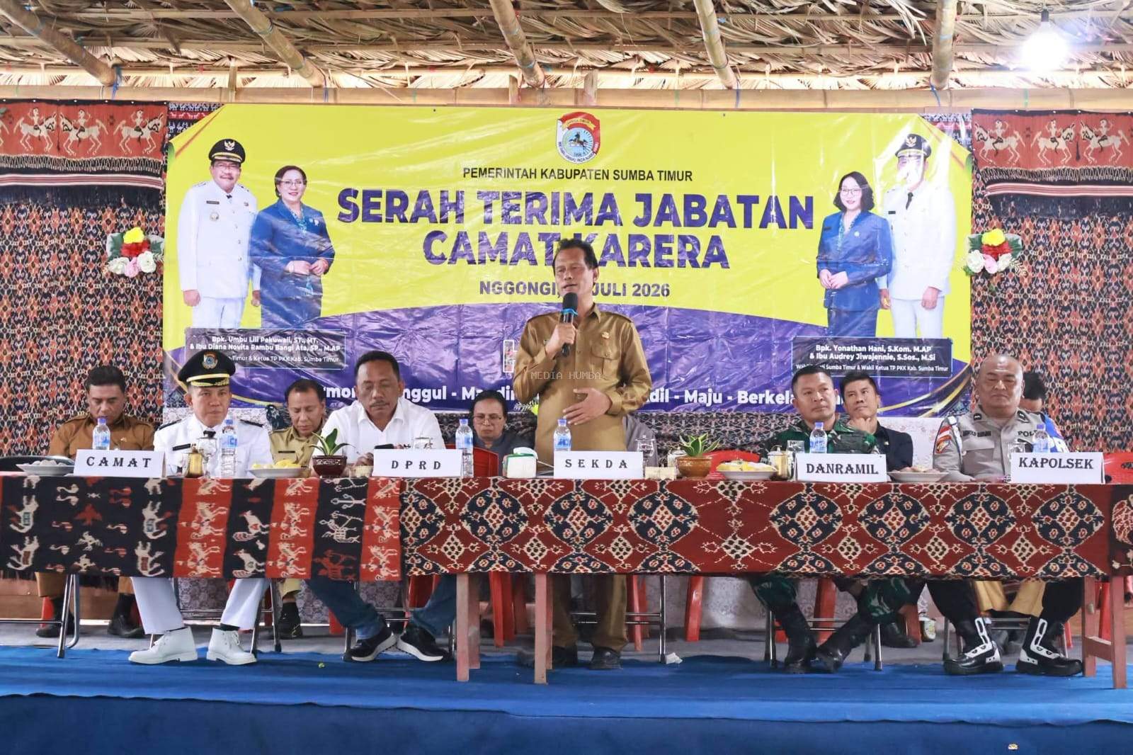 Sekretaris Daerah Sumba Timur, Umbu Ngadu Ndamu Hadiri Serah Terah Jabatan (Sertijab) Camat Karera
