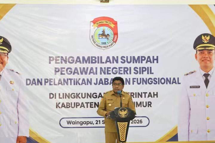Lantik Dan Ambil Sumpah Pegawai Negeri Sipil Dalam Jabatan Fungsional, Bupati Umbu Lili: ASN Harus Menghadirkan Pelayanan Publik Yang Cepat, Berkualitas, Dan Berorientasi Pada Kebutuhan Masyarakat