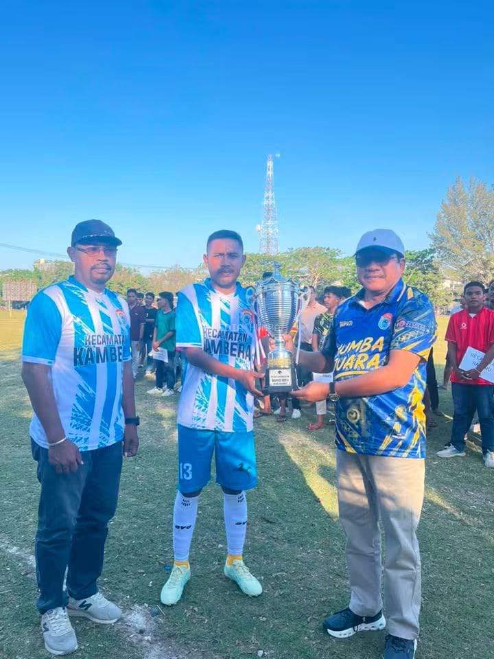 Buka Turnamen Sepakbola Bupati Sumba Timur Cup Tahun 2026, Bupati Umbu Lili: Sebagai Wadah Untuk Menjaring Talenta-Talenta Muda Berbakat Sumba Timur