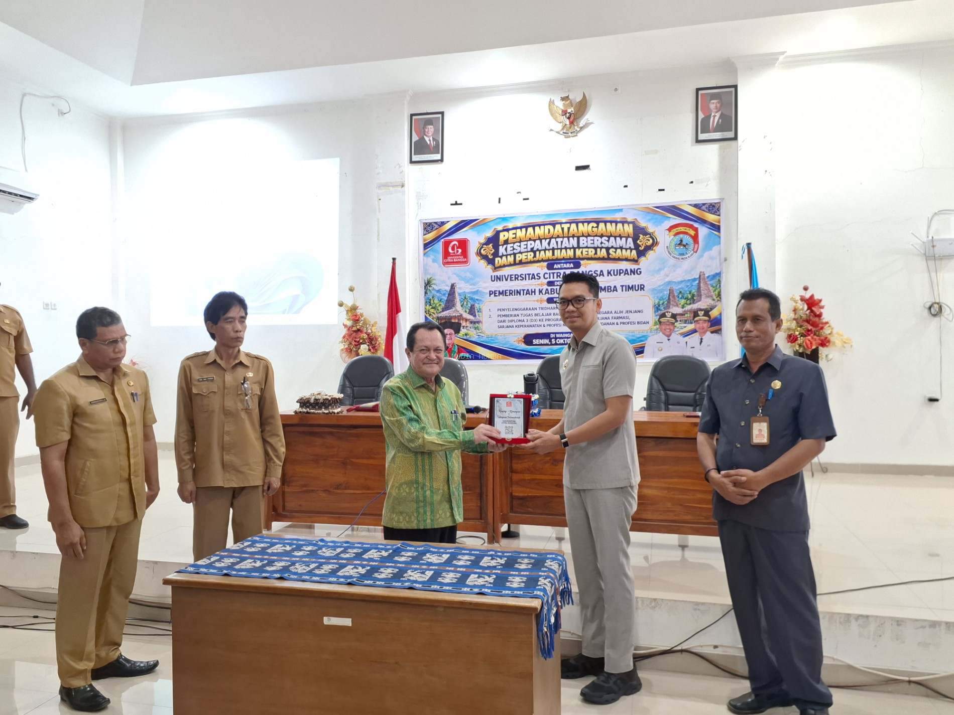 Tingkatkan Kualitas Sumber Daya Manusia, Pemda Sumba Timur Bangun Kemitraan Dengan UCB Kupang